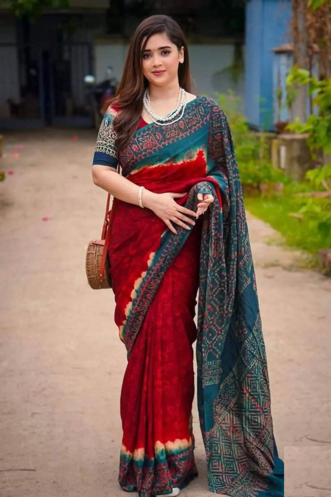 quality-full-comilla-boutique-saree-bts-02